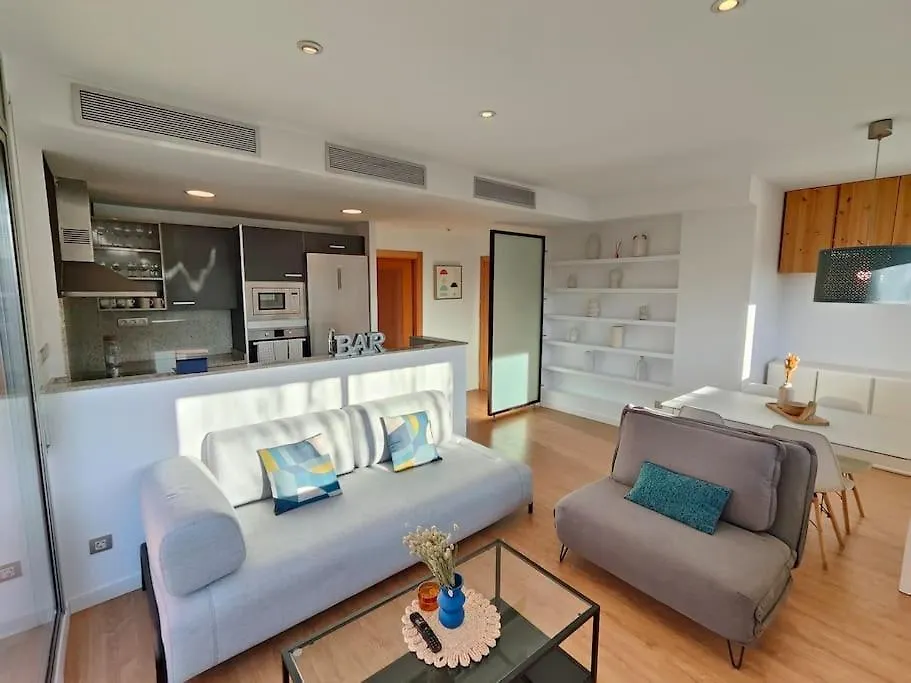 סנט אדריה דה בסוס Large Terrace Luxury Apartment ספרד