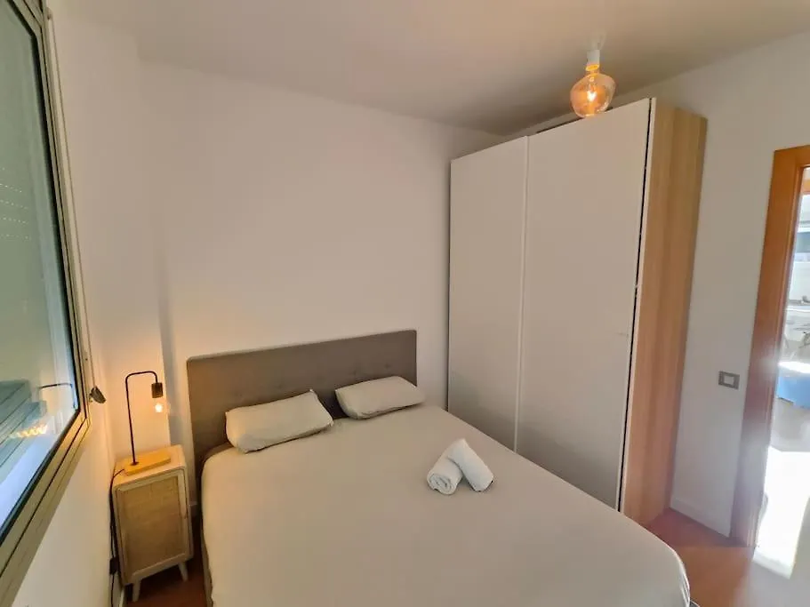 סנט אדריה דה בסוס Large Terrace Luxury Apartment ספרד